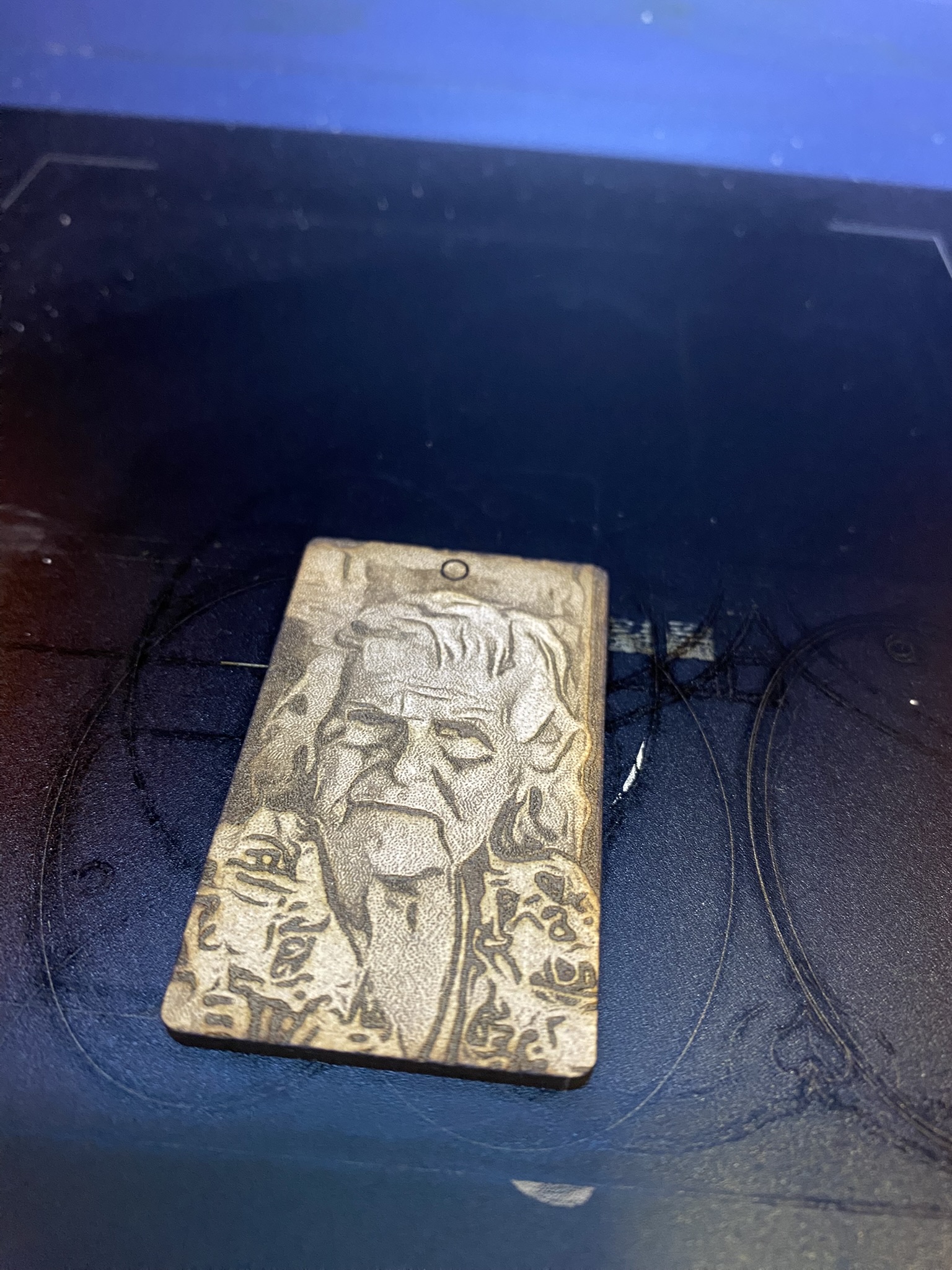 Trabajo de grabado láser personalizado en MDF