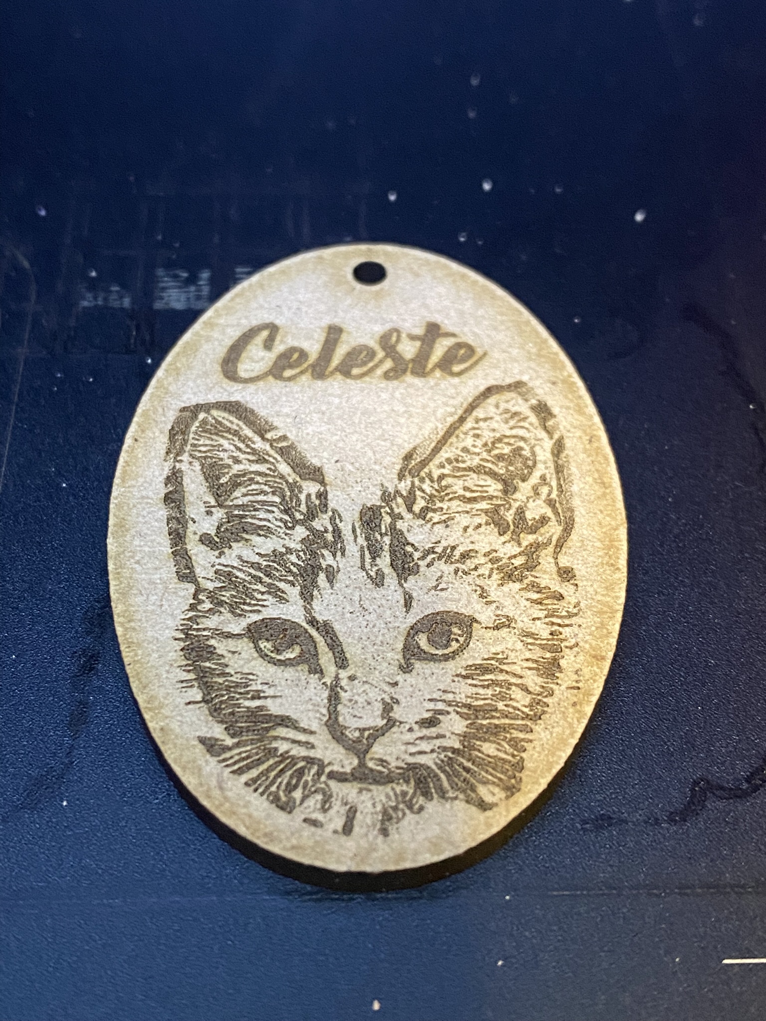 Trabajo de grabado láser personalizado en MDF